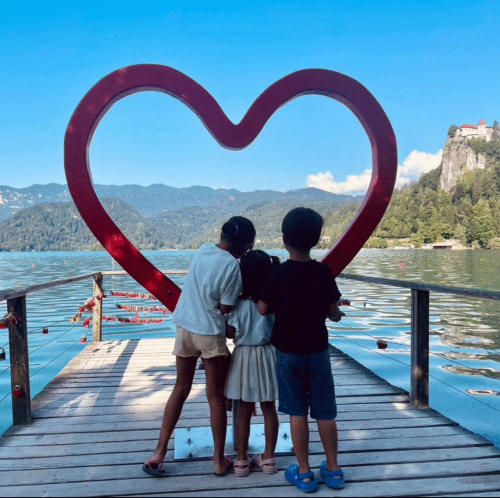 我が子たち
スロベニアのブレット湖にて